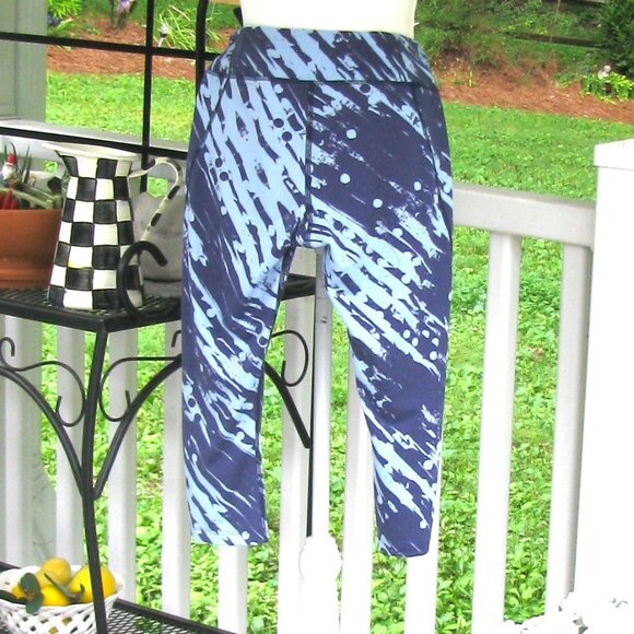The North Face printed capri style pull on leggings Medium performance training - Picture 6 of 7